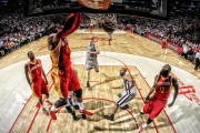 历史瞬间：那些永载NBA经典的比赛片段！，nba载入史册的比赛
